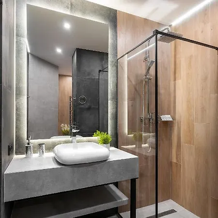 Royal On Gazova 10 *