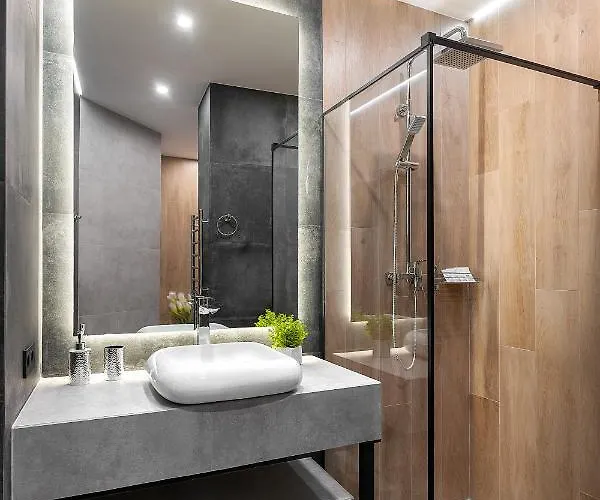 Royal On Gazova 10 *